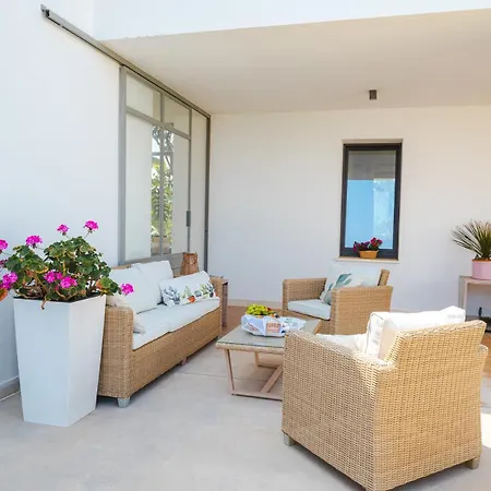 La Casa Del Carrubo - *